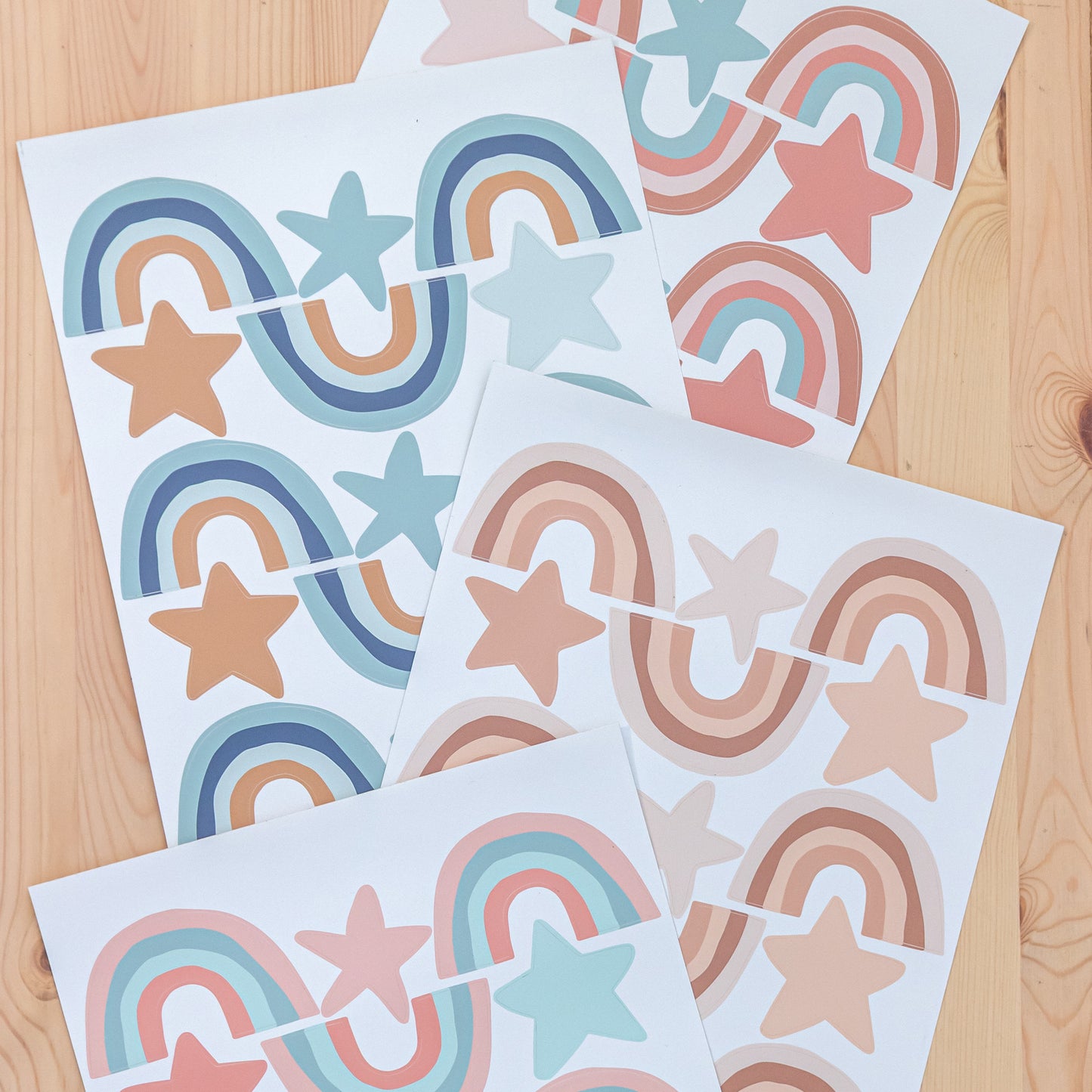 Set de 72 Pegatinas de Pared | 36 Arcoíris + 36 Estrellas | Vinilos Decorativos Infantiles Extraíbles | 8 Combinaciones de Color