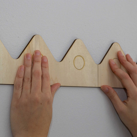 Cenefa de Madera Montañas con Grabado Circular, Moldura Infantil Reversible