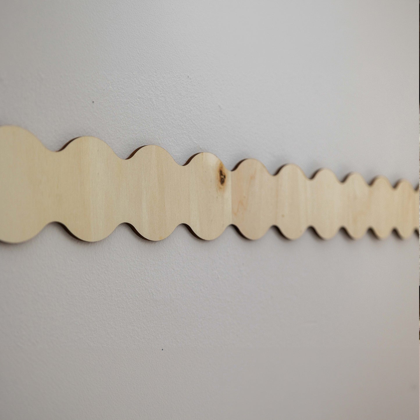 Cenefa de Madera Modelo Nube Moldura de Ondas Orgánicas