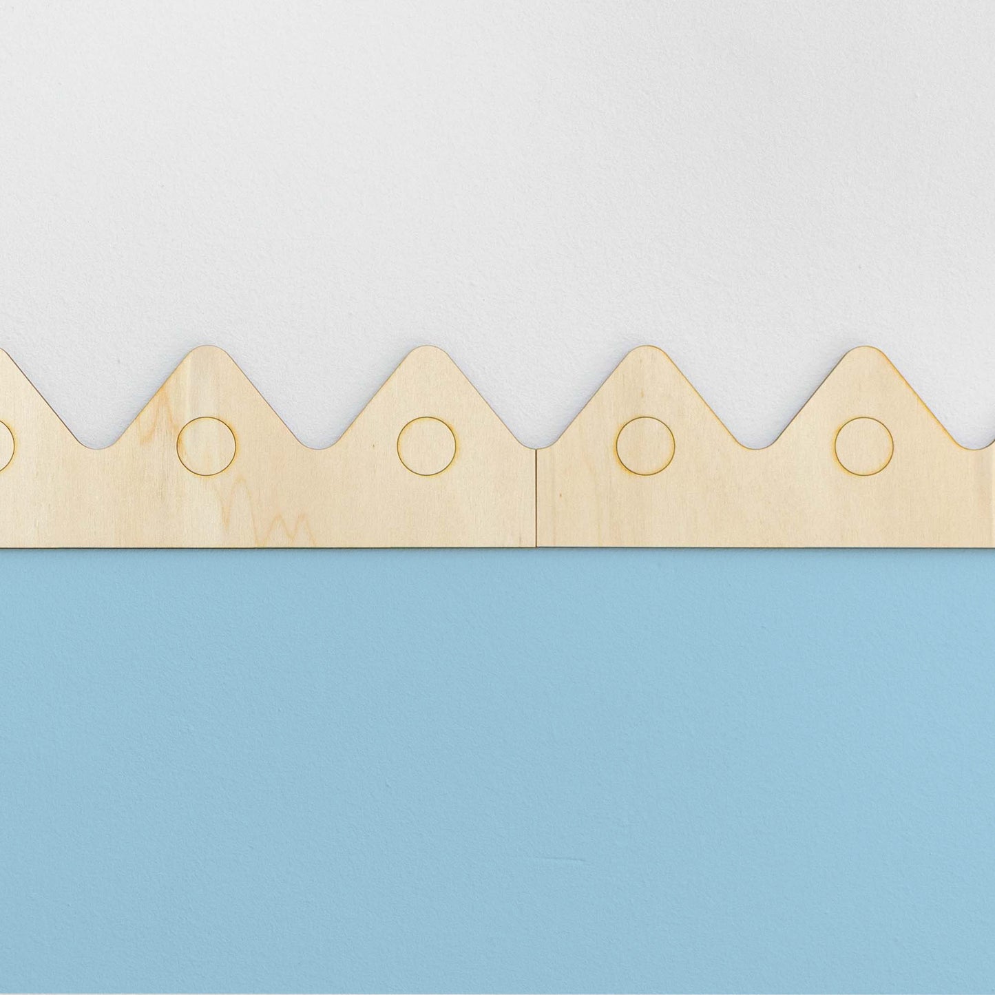 Cenefa de Madera Montañas con Grabado Circular, Moldura Infantil Reversible