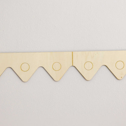 Cenefa de Madera Montañas con Grabado Circular, Moldura Infantil Reversible