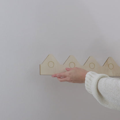 Cenefa de Madera Montañas con Grabado Circular, Moldura Infantil Reversible