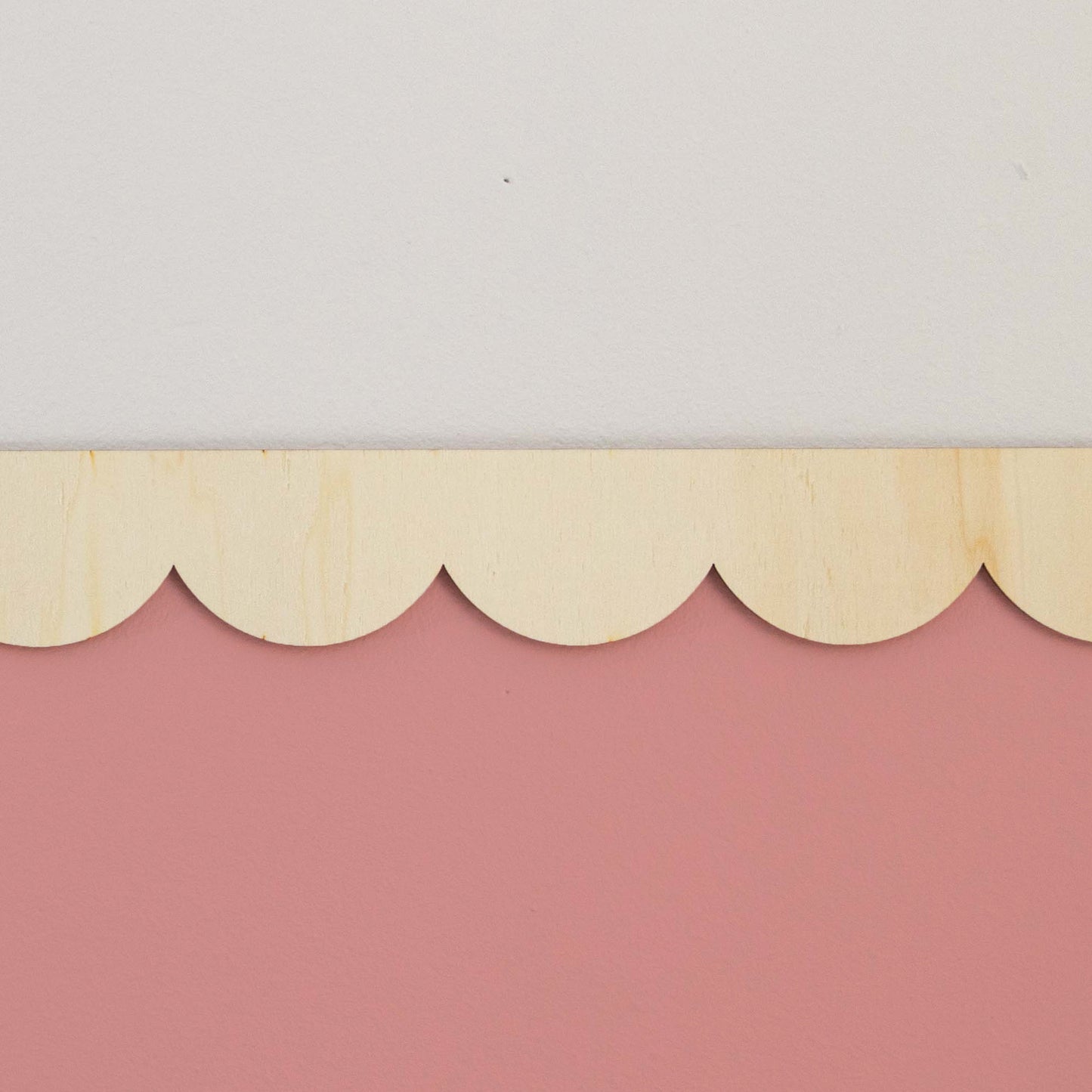 Cenefa de Madera Festoneada para Pared - Cornisa Ondulada Scallop